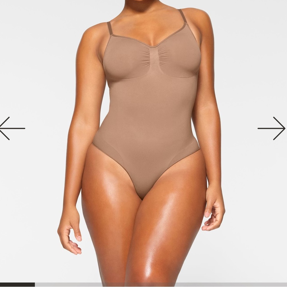 Skims Seamless Brief Sculpt Bodysuit in Sienna Size: XXS/XS